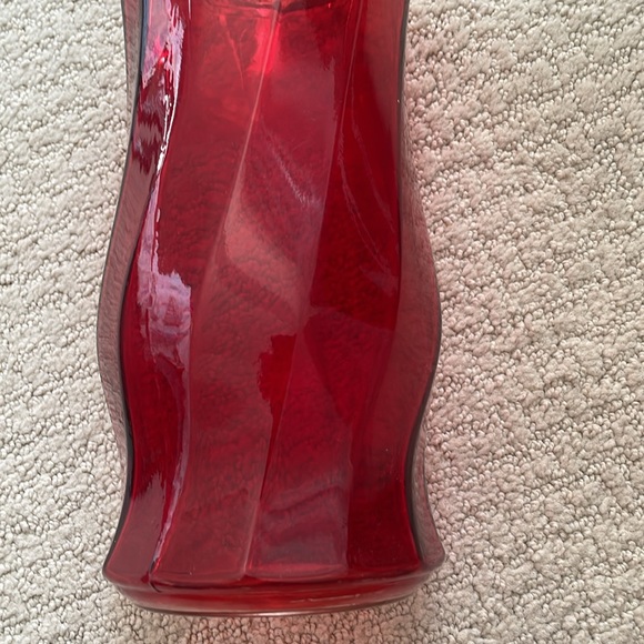 Red Vase - Picture 5 of 6